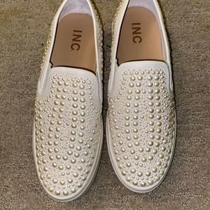 INC women’s white pearl studded shoes size 8
